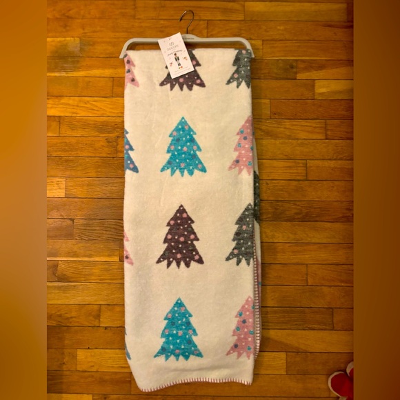 BNWT by DOCOFIL BEAUTIFUL CHRISTMAS BLANKET - Picture 1 of 6